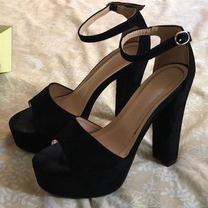 High platform sandals with Ankle Strap
